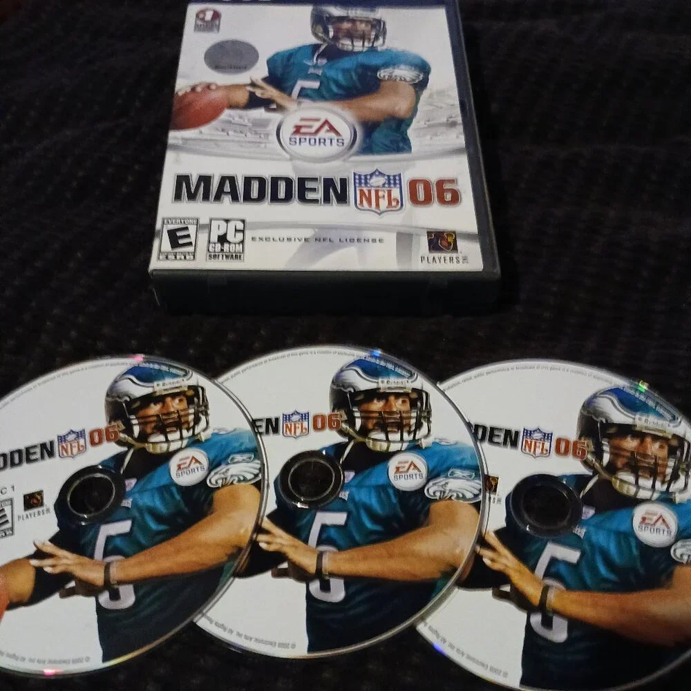 Lot G 1 PCCD MADDEN 06 GAME WITH 3 DISCS